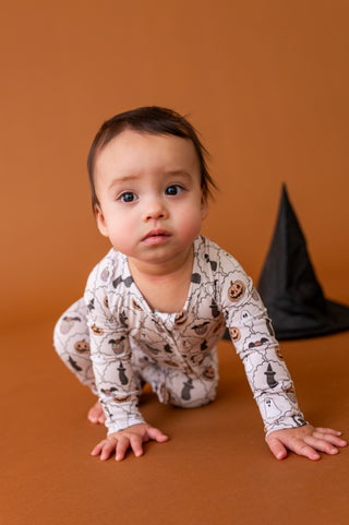 Scalloped Spells Zippy